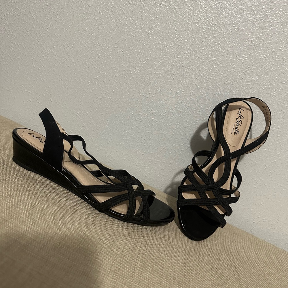 Life Stride Size 9M Black Wedge Sandals